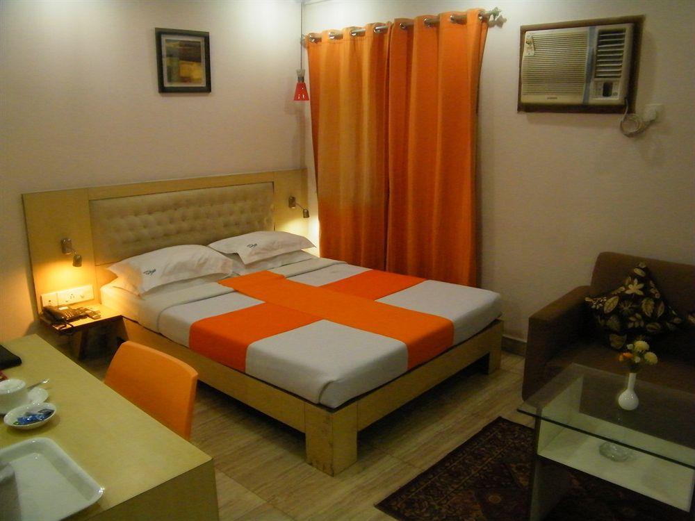 Crestwood Hotel 3*