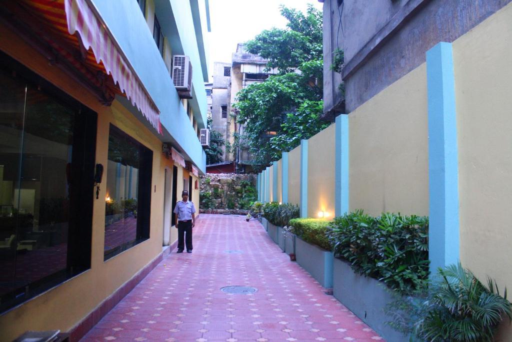 Crestwood Hotel Kolkata