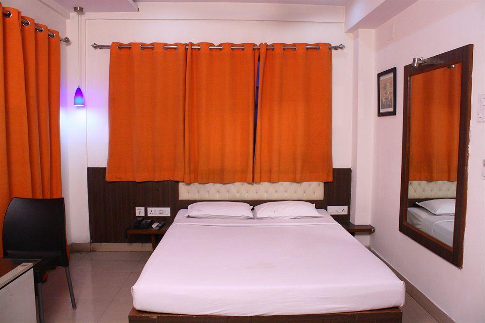 Hotel Crestwood Kolkata