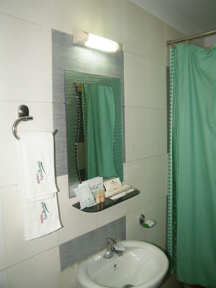 Crestwood Hotel 3*