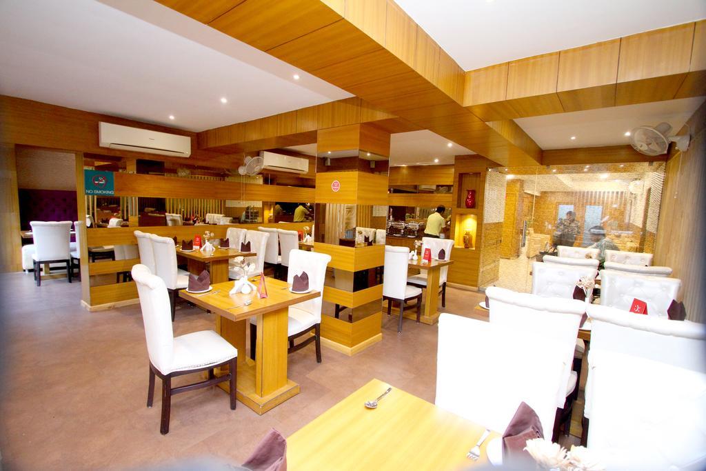 Crestwood Hotel 3*
