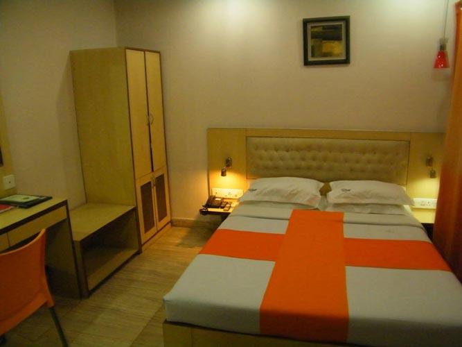 Crestwood Hotel 3*